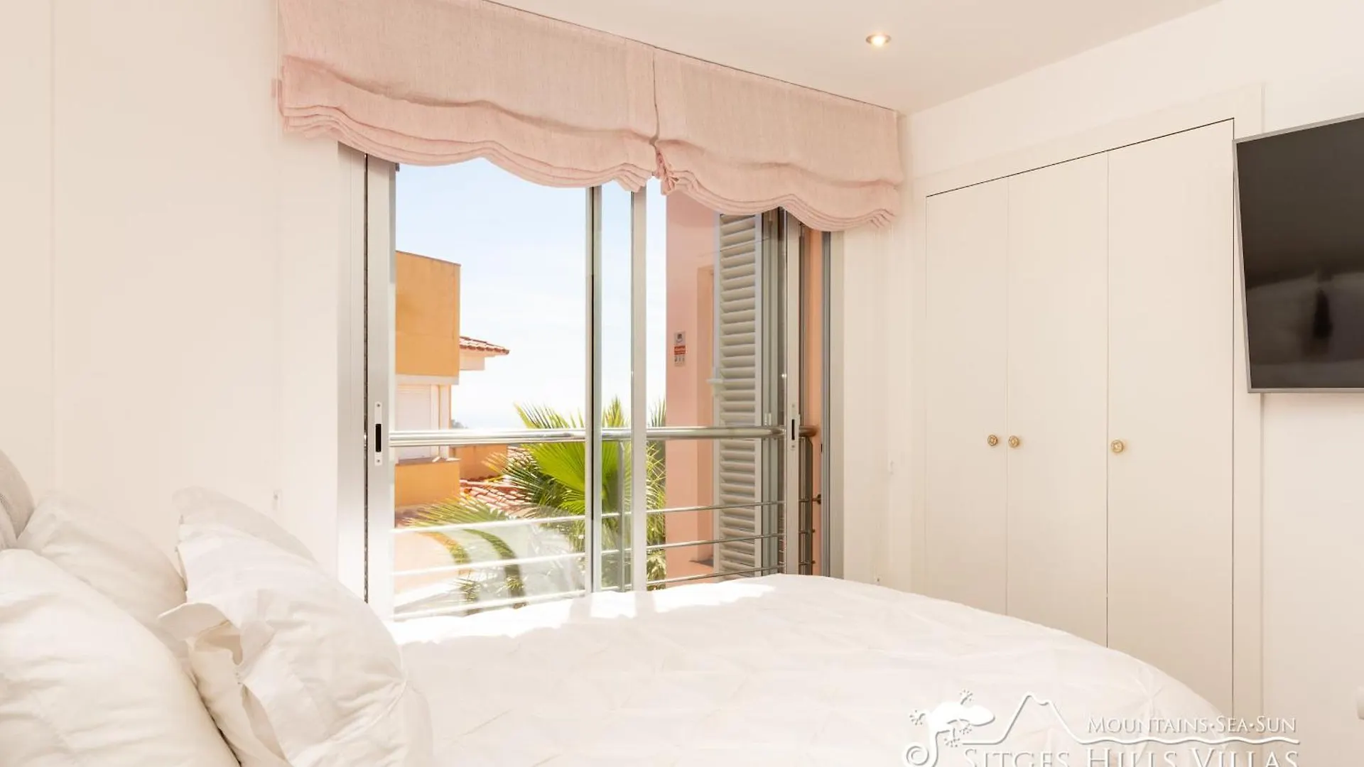 Stylish Villa Havana With Sea Views, Private Pool & A/C 시체스 0*,  스페인