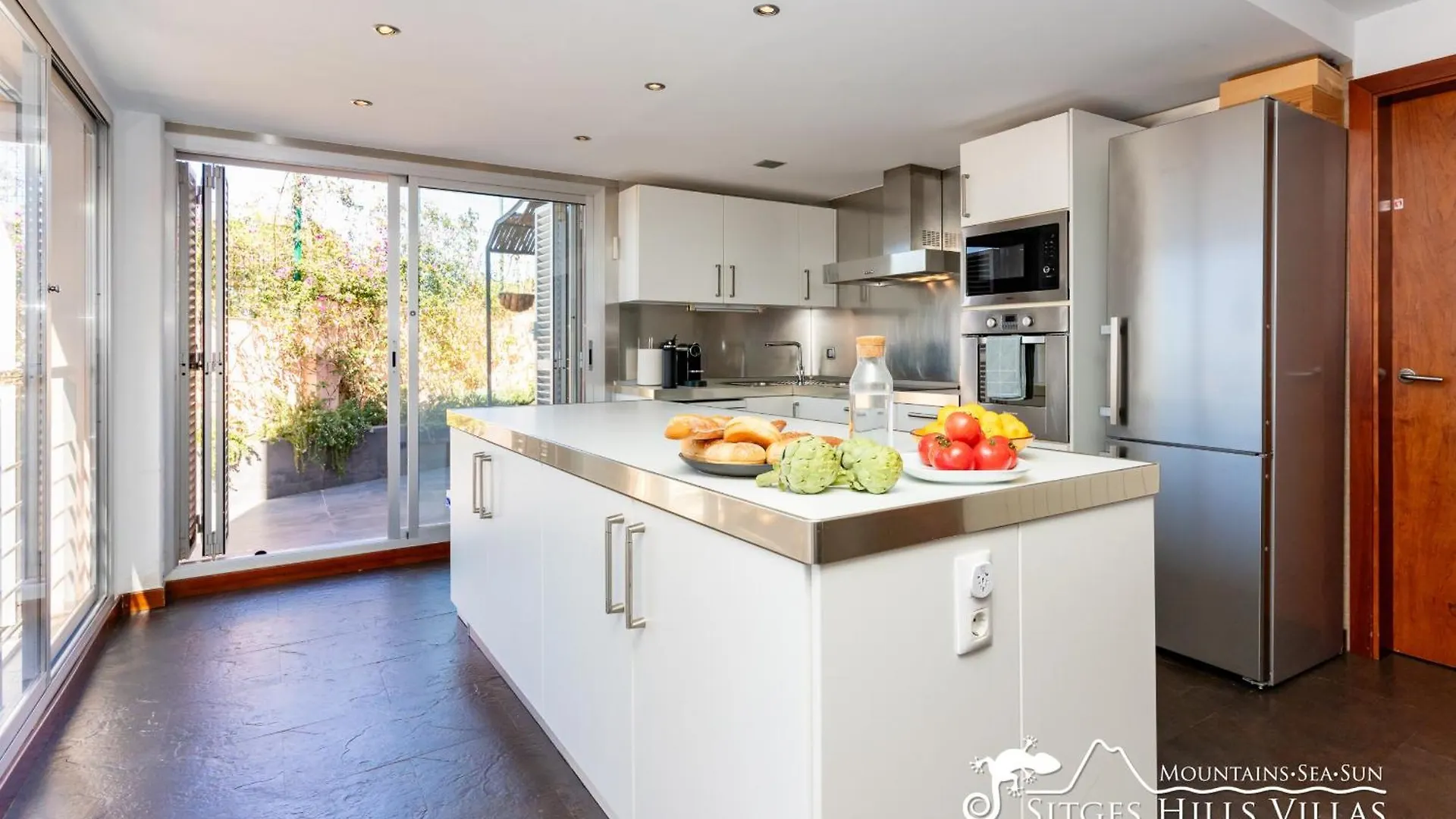 Stylish Villa Havana With Sea Views, Private Pool & A/C Sitges